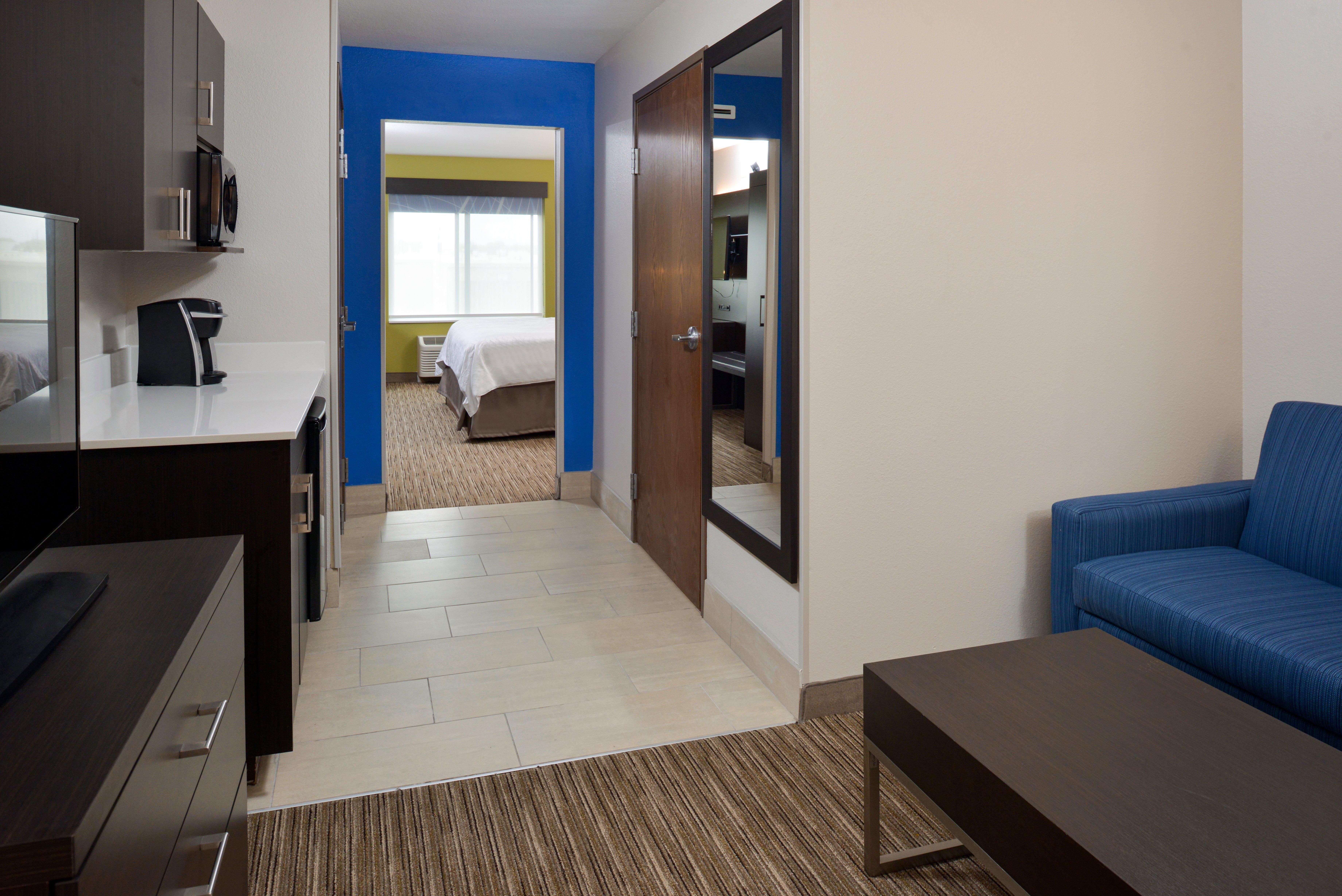 Holiday Inn Express & Suites Pueblo By Ihg Exteriör bild