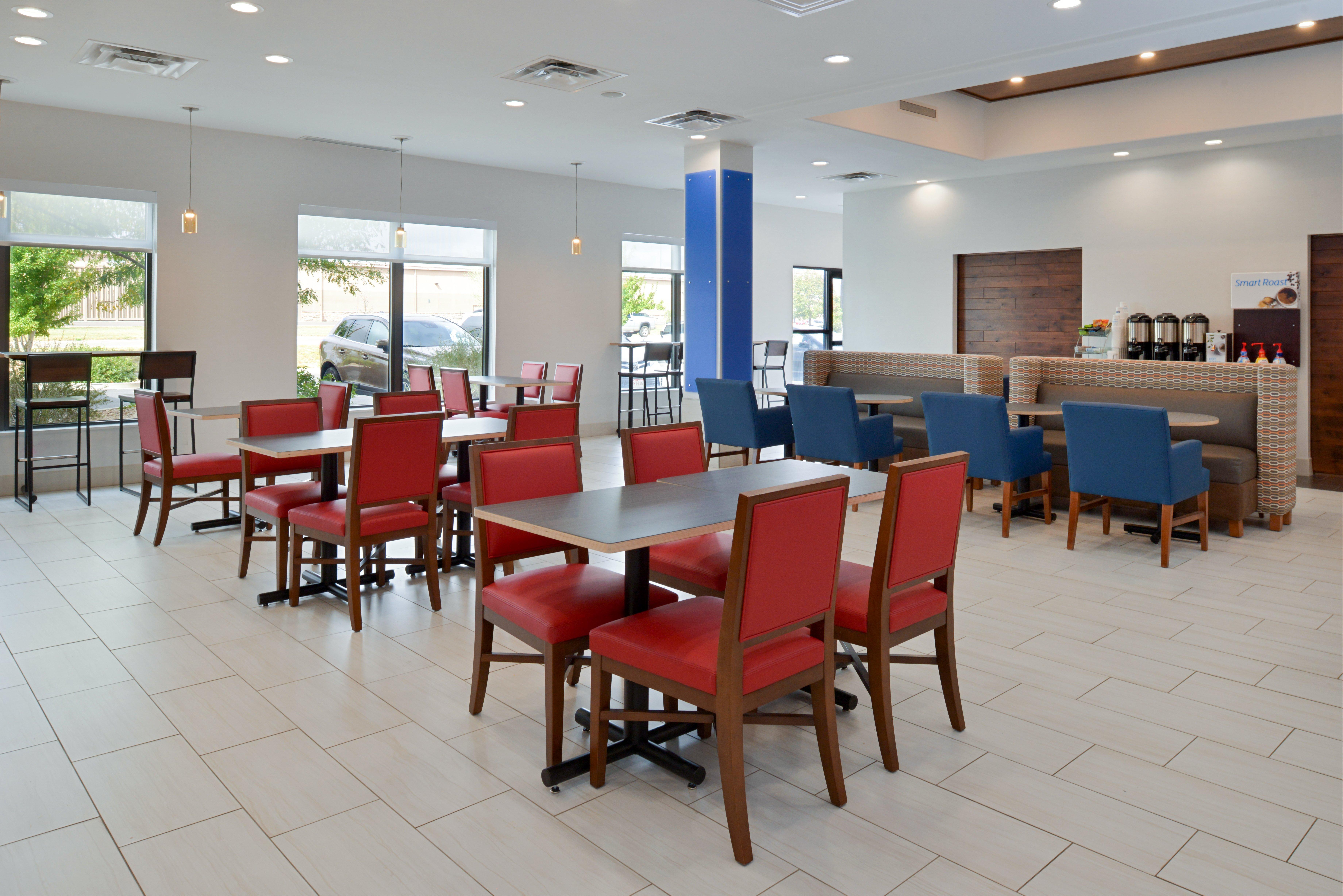 Holiday Inn Express & Suites Pueblo By Ihg Exteriör bild
