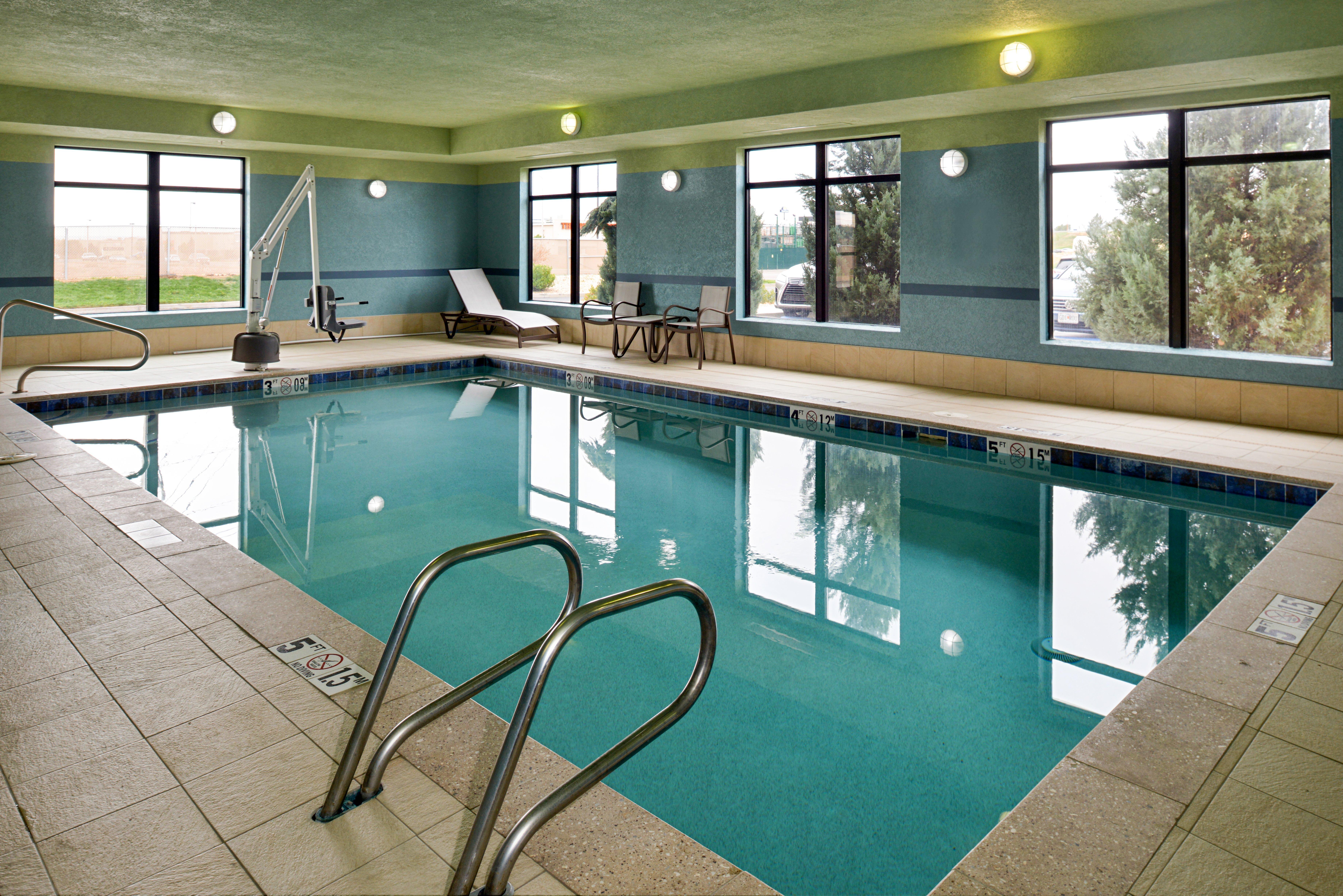 Holiday Inn Express & Suites Pueblo By Ihg Exteriör bild