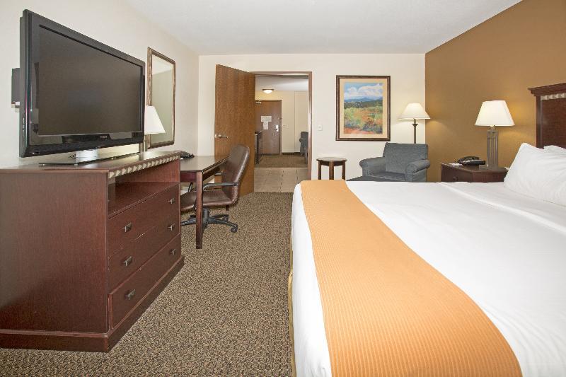 Holiday Inn Express & Suites Pueblo By Ihg Exteriör bild